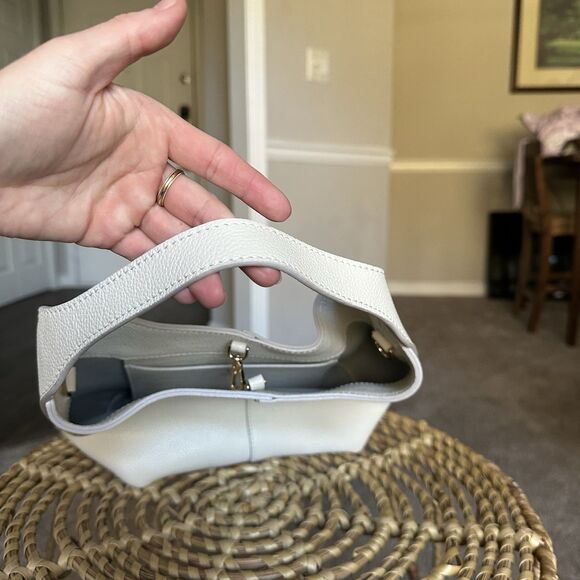 Banana Republic Mini Slouchy Vida Leather Bag In White - EXCELLENT Condition! - Picture 5 of 13